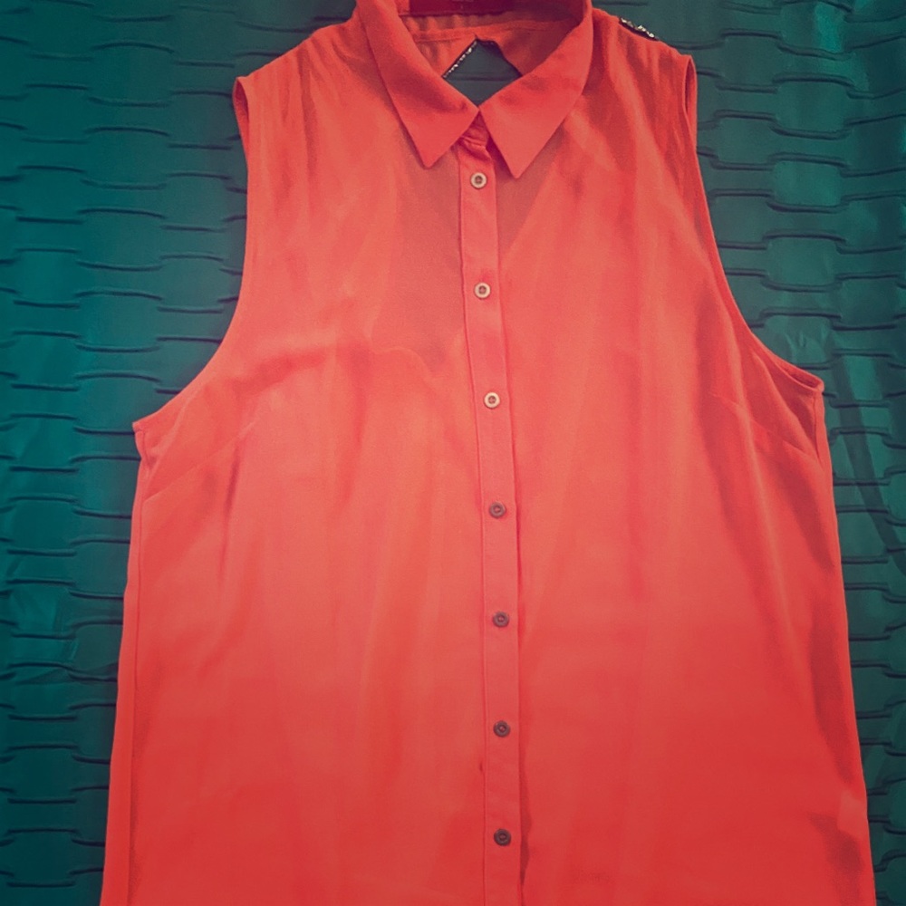 Woman’s drop tail Shirt